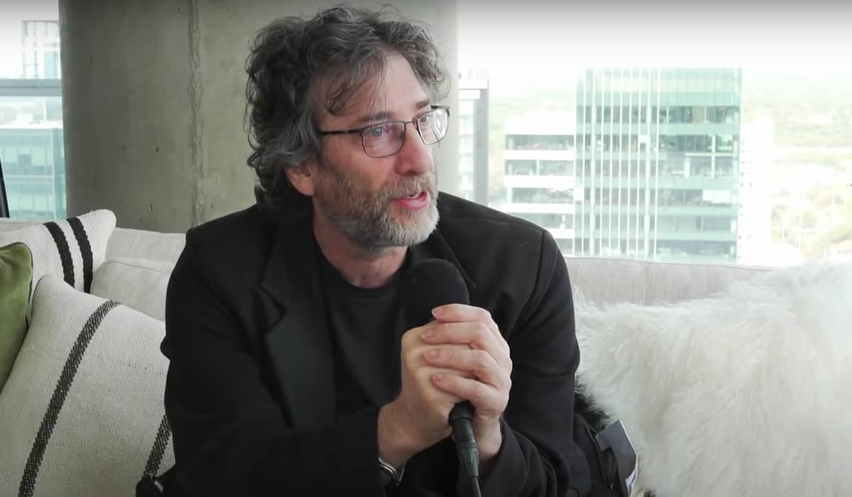 Neil Gaiman anuncia nova produção e intriga fãs de Sandman; Entenda