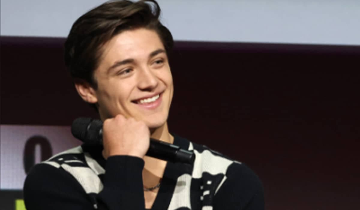'Shazam!': Asher Angel espera 'interagir com outros personagens' no Universo DC