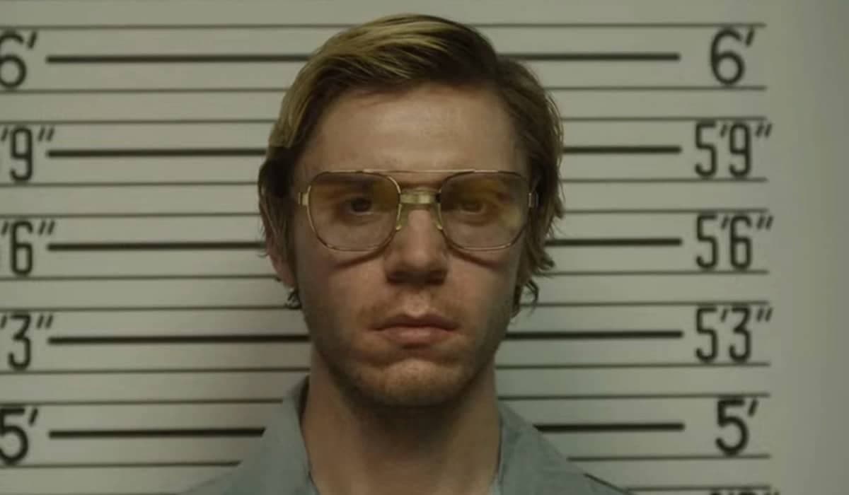 'Dahmer' se torna a terceira série da Netflix a ultrapassar 1 bilhão de horas assistidas