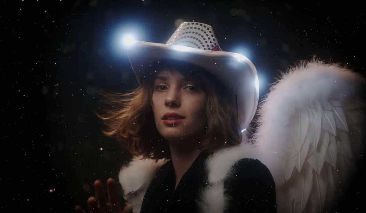'Stranger Things': Maya Hawke diz que 'adoraria' ver Robin morrer