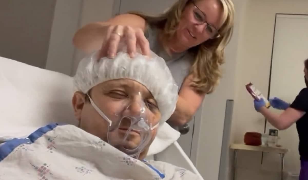 Jeremy Renner divulga vídeo com familiares no hospital