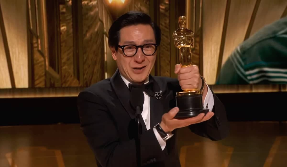 Ke Huy Quan emociona a internet após receber o merecido Oscar